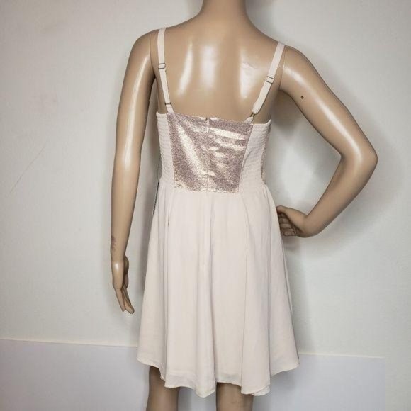 Express NWT metalic gold and chiffon dress size 6 - Picture 5 of 7
